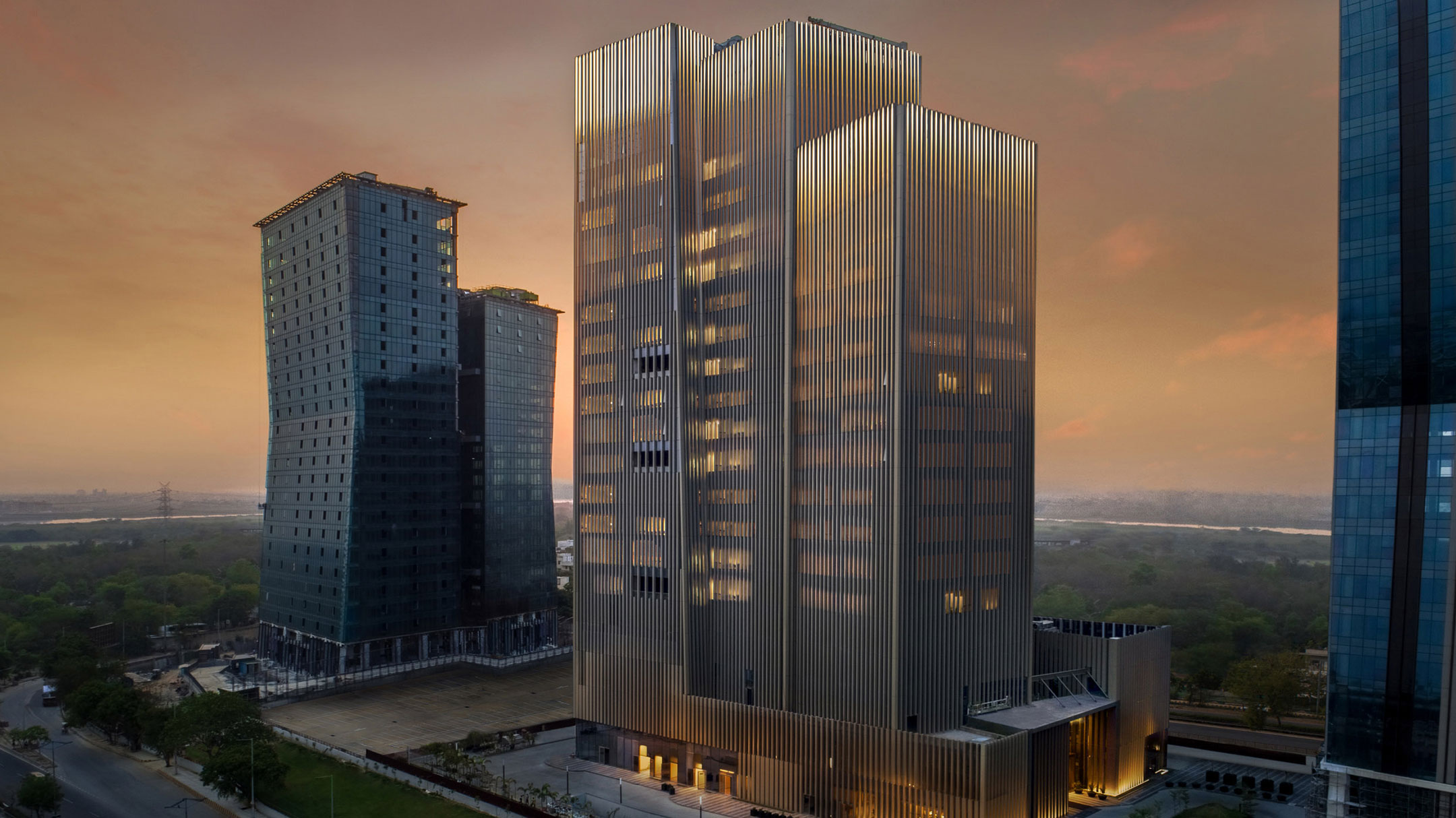 MAX ESTATE 105 NOIDA